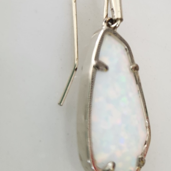 Kendra Scott set Cami and Camelia in white kyocera opal and gold, preloved - Picture 9 of 10